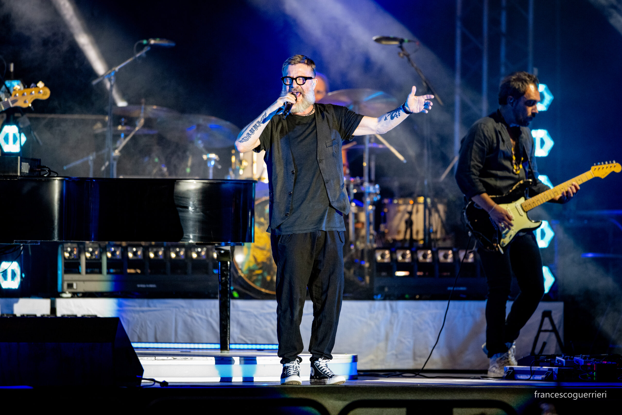 masini Marco Masini porta la sua musica e le sue parole sul palco di Emozioni in Musica per una serata intensa e indimenticabile.